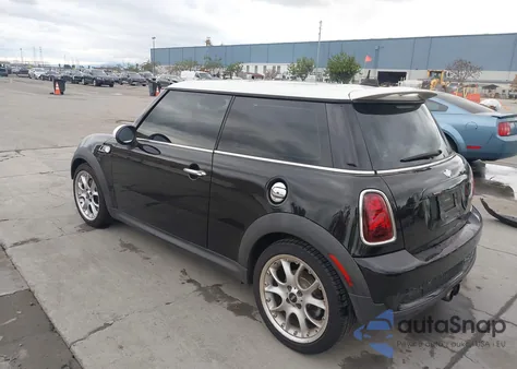 2010 Mini Cooper S из США, поврежденный, VIN WMWMF7C50ATW89549